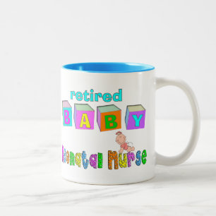 Pensionierte neugeborene zweifarbige tasse