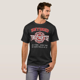 Pensionierter Feuerwehrmann, der dort getanes das T-Shirt