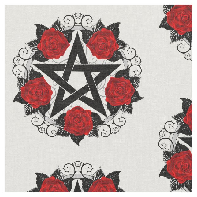 Pentagramm mit Rote Rosen Stoff (Nahaufnahme)