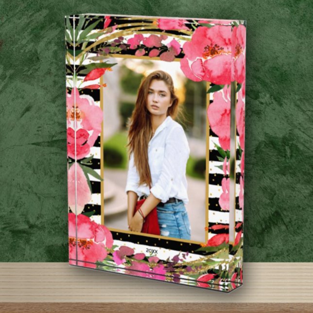 Peonings auf Schwarz-weißen Streifen Goldpunkte na Fotoblock (Von Creator hochgeladen)