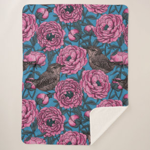 Peonys und Warnen auf blau Sherpadecke