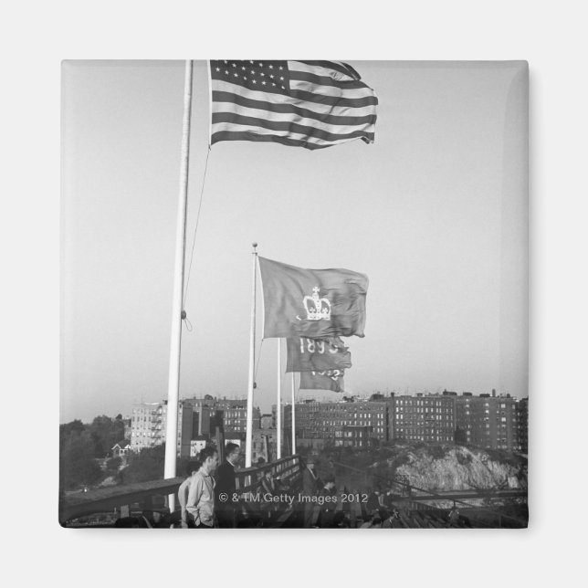 People in Bleachers Magnet (Vorne)