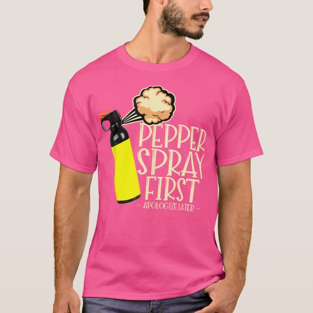Pepper Spray First Apologize Later Funny True Crim T-Shirt (Vorderseite)