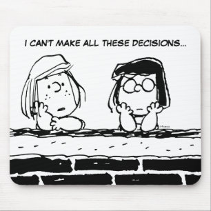 Peppermint Patty & Marcie an der Mauer Mousepad
