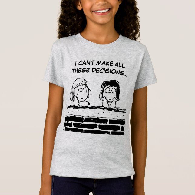 Peppermint Patty & Marcie an der Mauer T-Shirt (Vorderseite)
