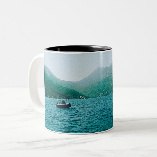Perast - Montenegro Zweifarbige Tasse (Vorderseite Links)