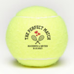 Perfect Match Brautparty Bachelorette Favor Tennisbälle<br><div class="desc">Personalisierte Tennisbälle mit "The Perfect Match" und personalisierte,  nach Maß bedruckte Braut- und Bräutigamen und Hochzeitstag,  großartig als Tennisthema oder Tennisklub-Brautparty oder Junggeselinnen-Abschied für die Tennisspieler,  die Tennis Lieben - oder fügen Sie Ihren eigenen Text hinzu,  um niedliche und einzigartige Geschenke für die frisch verheirateten Tennisprofis zu schaffen.</div>