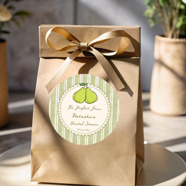 Perfect pair sage green pear bridal shower favor runder aufkleber (Perfect pair sage green retro stripes pear bridal shower personalized favor classic round sticker)
