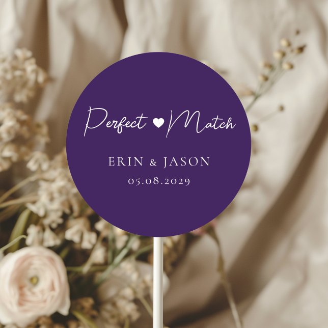 Perfekt passt! Lila, einfache, elegante Hochzeit Runder Aufkleber (Perfect Match! Purple, Elegant, Simple, Heart, Classic, Round, Wedding Sticker.)
