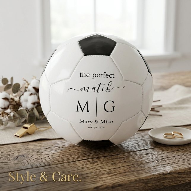 Perfekte Übereinstimmung monogrammierte Paarnamen  Fußball (Perfect Match Monogrammed Couple Name White Soccer Ball)