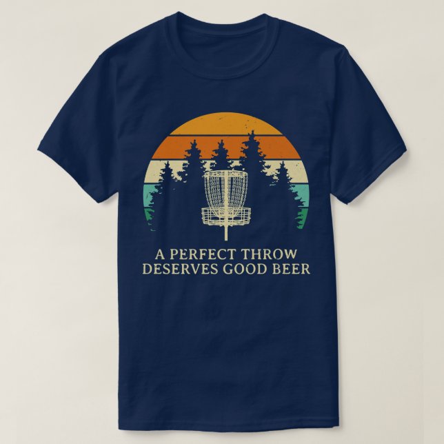 Perfekter Wurf verdient gutes Bier Disk Golf Drink T-Shirt (Design vorne)