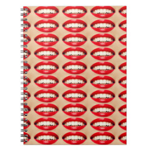 Perfektes Lächeln Femme Fatale Pop-Art Notizblock