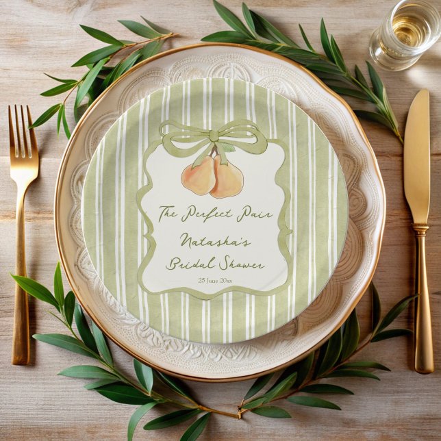 Perfektes Paar Salbeigrün gestreifte Birnen-Jungge Pappteller (Perfect pair sage green retro stripes pear bridal shower monogrammed personalized paper plates )