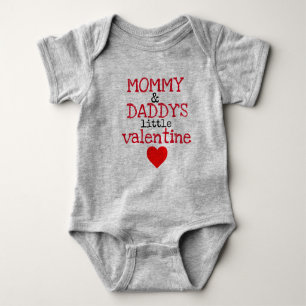 perfektes T-Shirt für die ersten Valentinsgrüße Baby Strampler