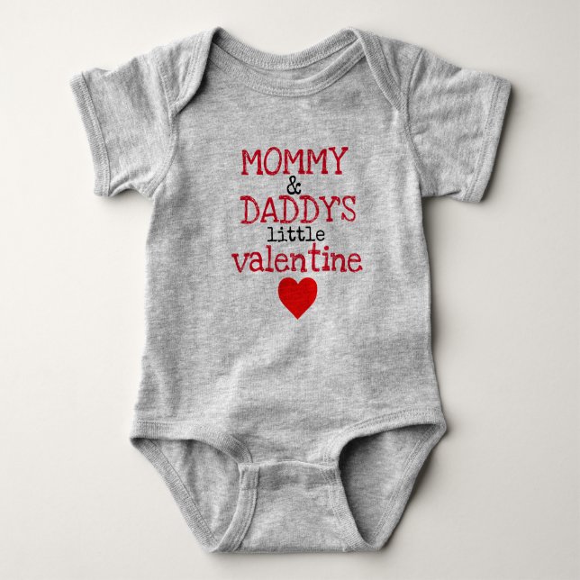 perfektes T-Shirt für die ersten Valentinsgrüße Baby Strampler (Vorderseite)