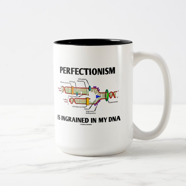 Perfektionismus Ingrained in meiner DNS (Gene) Zweifarbige Tasse (Rechts)