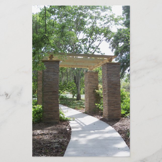 Pergola auf einem Weg (Vorderseite)