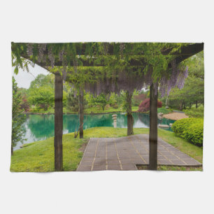 Pergola of Wisteria Handtuch