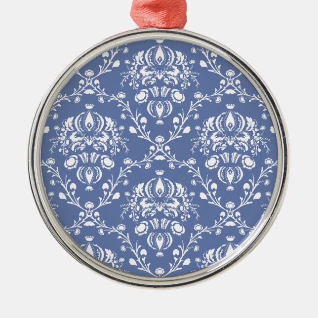 Periwinkle Blue und White Damask Silbernes Ornament (Vorne)