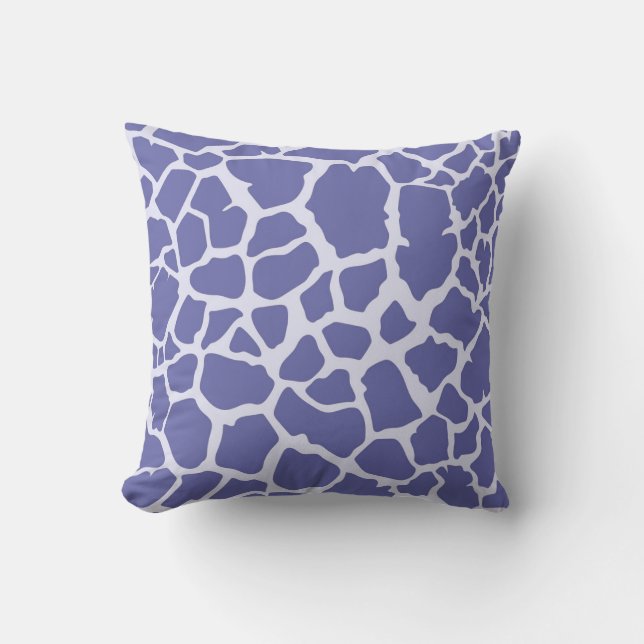 Periwinkle Giraffe Print Kissen (Vorderseite)