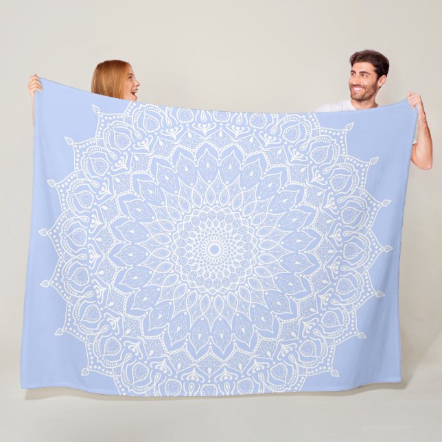 Periwinkle Mandala - Bora in Juniper Berry Fleecedecke (Beispiel)