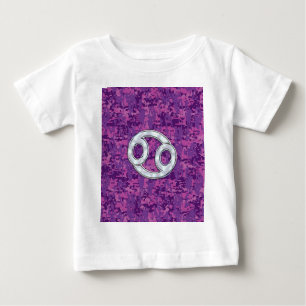Perle wie Krebs Zodiac Sign auf der digitalen Camo Baby T-shirt