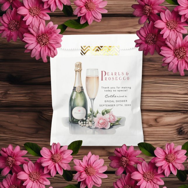 Perlen und Prosecco Blumenkohl Elegantes Brautpart Geschenktütchen (Flat lay pearls and prosecco bridal shower rustic glam chic watercolor floral favor bag)