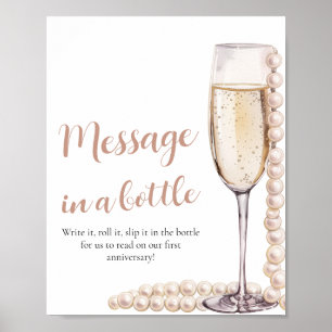 Perlen und Prosecco-Nachricht in einem Flaschensig Poster