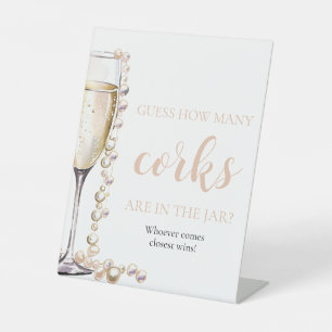 Perlen und Prosecco schätzen, wie viele Corks Spie Sockelschild