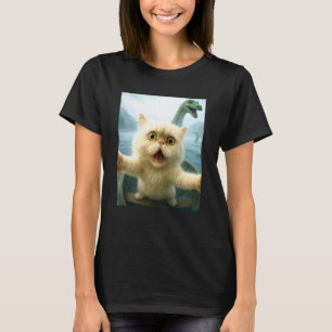 Perserkatze Selfie Katze gejagt von Loch Ness Mons T-Shirt