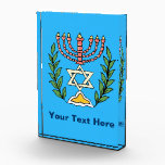 Persian Magen David Menorah Auszeichnung<br><div class="desc">Dieses Bild wurde aus einer antiken persischen jüdischen Fliese mit einer Menorah mit einem Magen David (Stern von David) gerahmt von Olivenzweigen. Die Unvollkommenheiten des originalen,  handbemalten Bildes wurden bewahrt.</div>