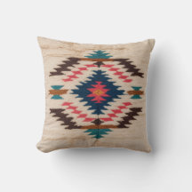 Persischer Chic: Weiße Kilim-Kissen mit exquisit