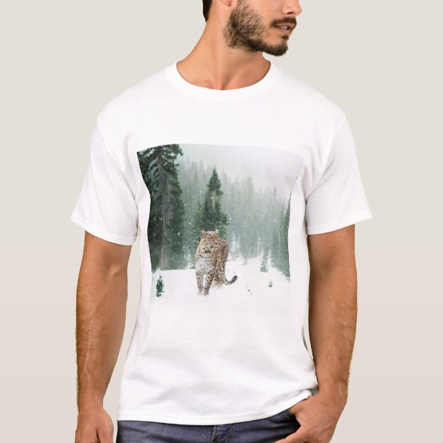 Persischer Schneeleopard im Schnee T-Shirt (Vorderseite)