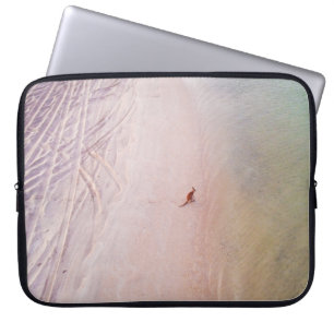PERSON AM STRAND LAPTOPSCHUTZHÜLLE