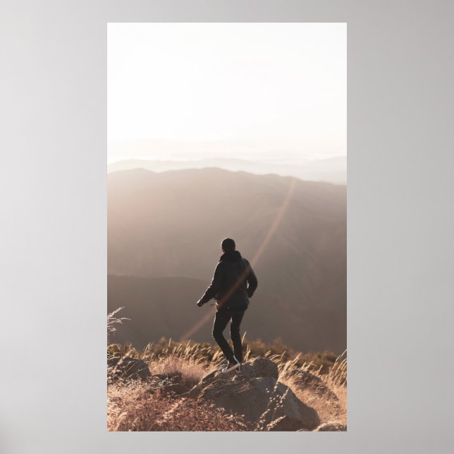 Person auf Felsen stehend Poster (Vorne)
