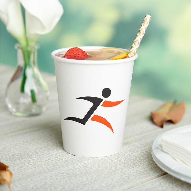 Person, die das Design ausführt Pappbecher (Von Creator hochgeladen)