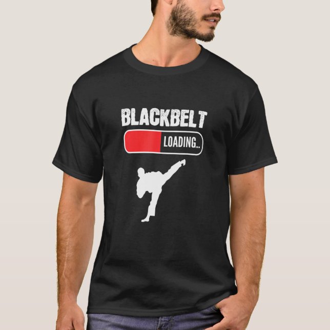 Person, die den schwarzen Gürtel beladt T-Shirt (Vorderseite)