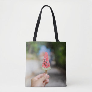 Person, die morgens Popsicle hält