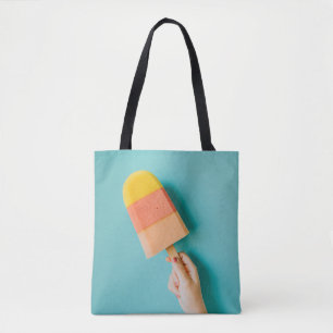 Person mit gelbem und rosa Popsiv