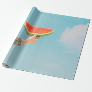Person mit Wassermelone in Scheiben Geschenkpapier