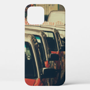 PERSON STEHEND IN DER NÄHE VON PARKED TAXI AM TAG Case-Mate iPhone HÜLLE