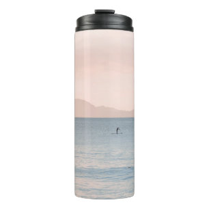 PERSON SUPFAHREN THERMOSBECHER