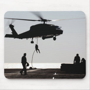 Personal Schnellseil aus einem SH-60F heraus Mousepad