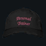 Personal Trainer Frauen Baseballkappe Bestickte Baseballkappe<br><div class="desc">Der schwarze Hut dieser Frau lautet "Personal Trainer" in rosa Schrift.</div>