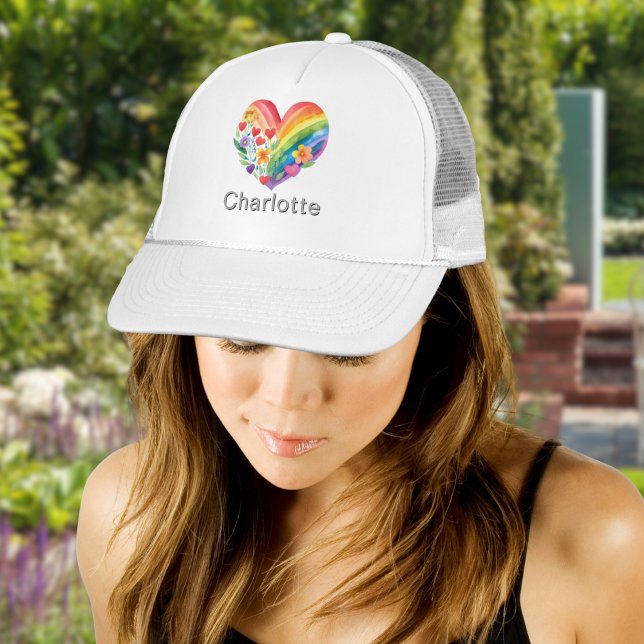 Personalised Watercolor Rainbow Heart Name Truckerkappe (A personalized hat with rainbow heart design in a watercolor style)