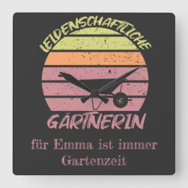 personalisierbares Design Gärtnerin Quadratische Wanduhr
