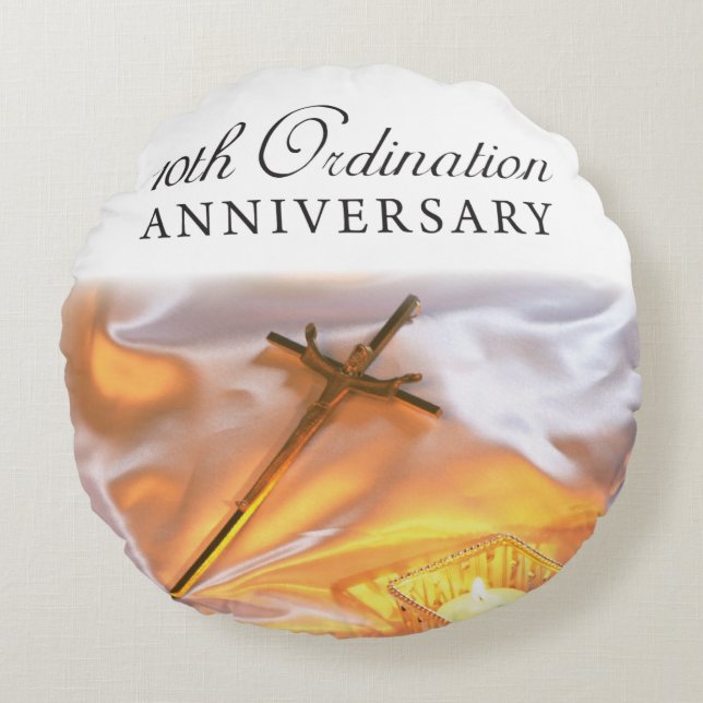 Personalisieren, 10. Ordination Jubiläum, Kreuz Rundes Kissen (Vorderseite)