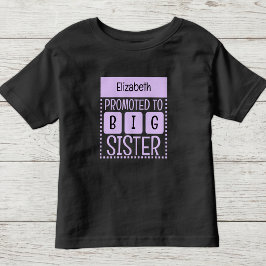 Personalisieren Sie den Namen große Schwester lila Kleinkind T-shirt