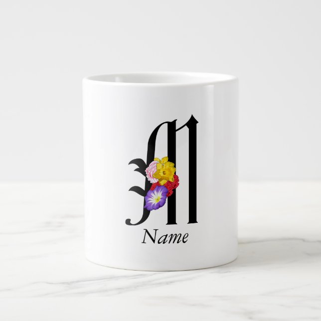 Personalisieren Sie die florale Monogramm M + Name Jumbo-Tasse (Vorderseite)