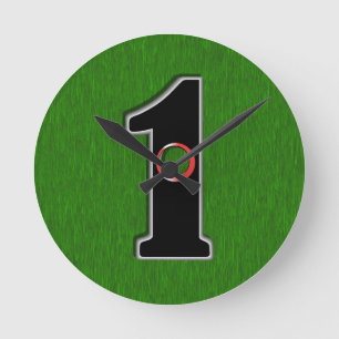 Personalisieren Sie dieses glückliche Golfer Hole Runde Wanduhr